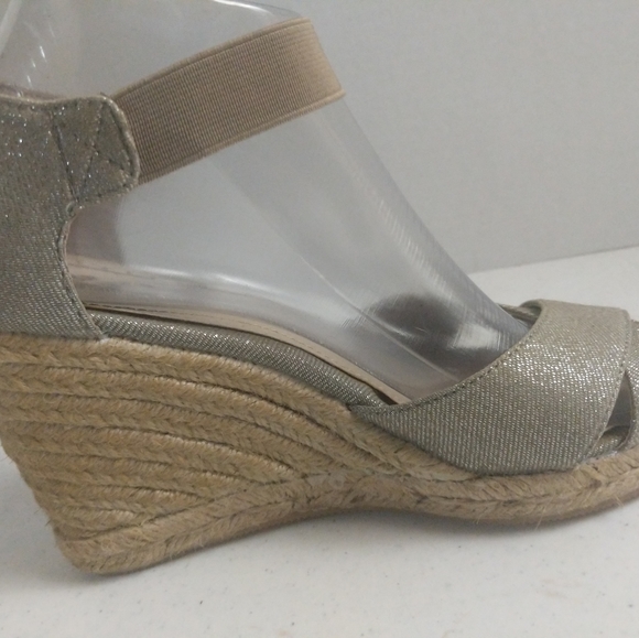 Adrienne Vittadini Gold Metallic Wedge 4" Heel Chris's Cross ShoeJute Heel 7.5 - Picture 8 of 14